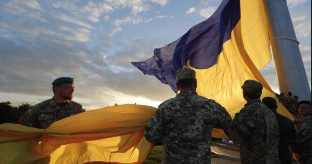 Головний прапор країни у Києві реклама_2