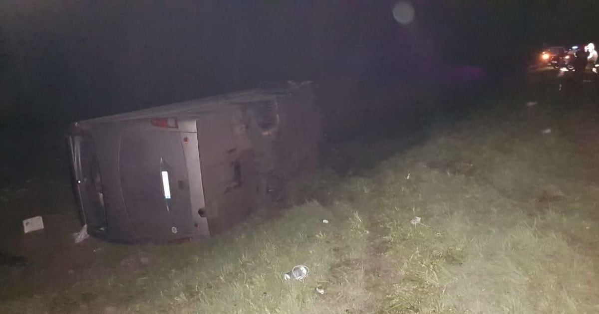 В России автобус с украинцами опрокинулся после столкновения с "Камазом": более 20 пострадавших