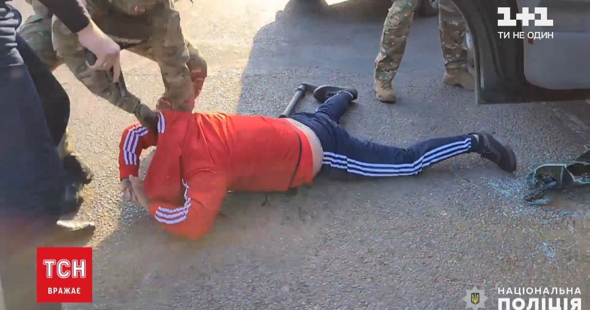 В Николаевской области КОРД жестко задержал бандитов, пытавших и грабивших людей (видео)