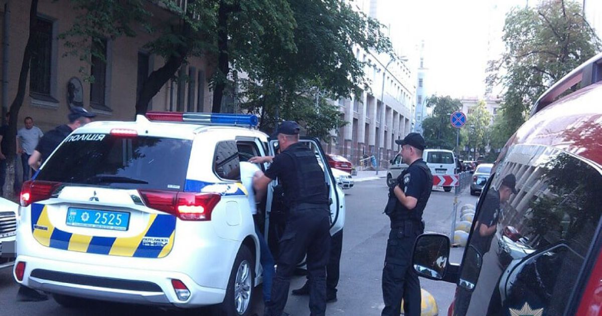 У Києві під Кабміном затримали юнака з арсеналом зброї, який прямував до Верховної Ради_7 / © Поліція Києва / Facebook
