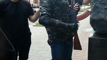 У Києві під Кабміном затримали юнака з арсеналом зброї, який прямував до Верховної Ради_1 / © Поліція Києва / Facebook