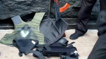У Києві під Кабміном затримали юнака з арсеналом зброї, який прямував до Верховної Ради_2 / © Поліція Києва / Facebook