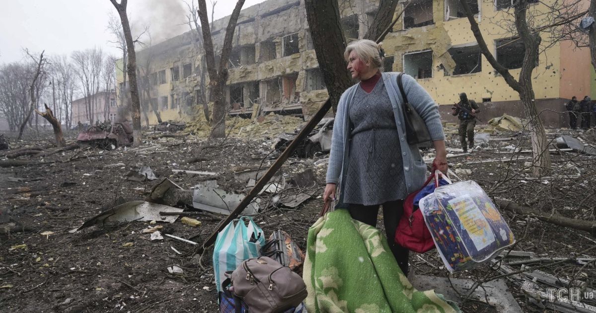 "Вырвались на свободу": из Мариуполя в Западную Украину эвакуировали около тысячи человек