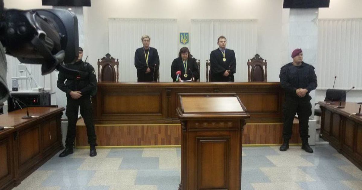 Трьох підозрюваних у пограбуванні АЗС і розстрілі правоохоронців знову відправили до СІЗО