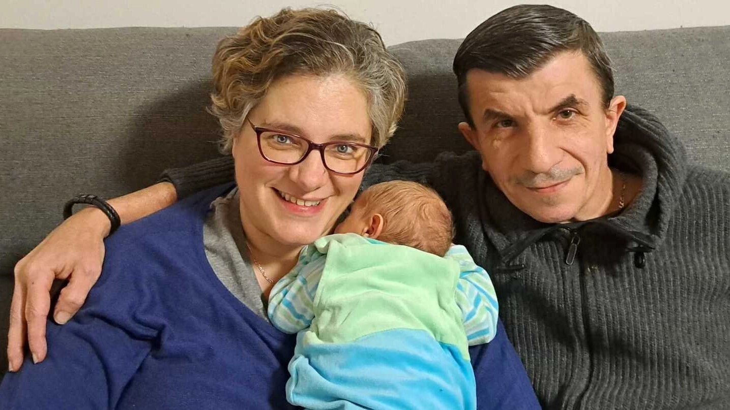 Сімона Альбертіні та Томас Річелді з новонародженим сином / © quotidiano.net