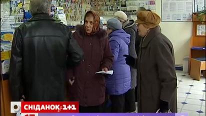 Долар знову дорожчає, пенсії обіцяють переглянути лише наприкінці року