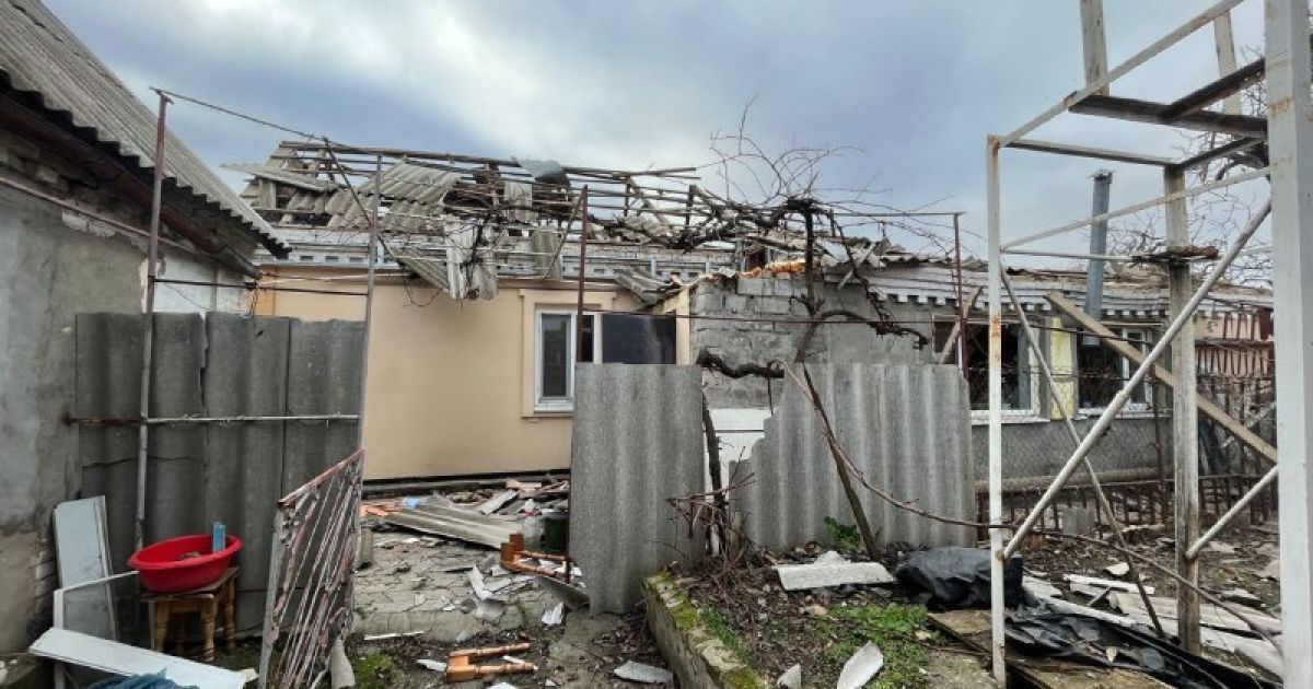 На Никопольщине оккупанты разрушили гимназию и жилые дома: фото
