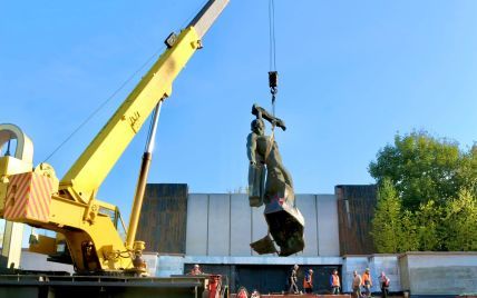 На Прикарпатье демонтировали памятник советскому солдату: на его месте будут чтить Героев Украины