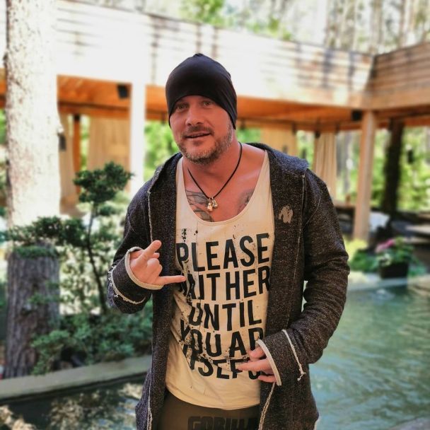  / © instagram.com/uzelkov_official