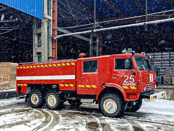 Россия ударила по гражданскому объекту на Харьковщине / © ГСЧС Украины