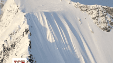 Професійний лижник вижив після падіння з півкілометрової висоти