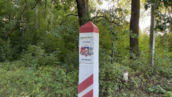 Латвія висилає із країни кілька тисяч росіян, які не склали іспит на знання латиської мови
