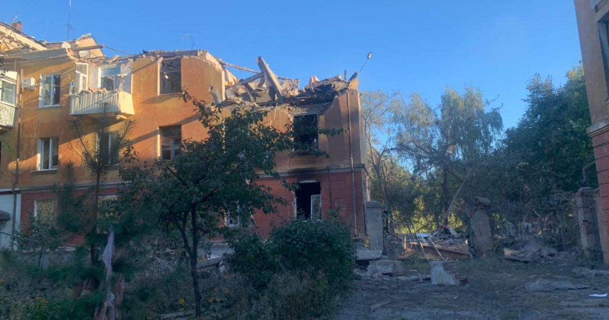 Удар по Слов'янську: з-під завалів будинку дістали тіла всіх трьох загиблих