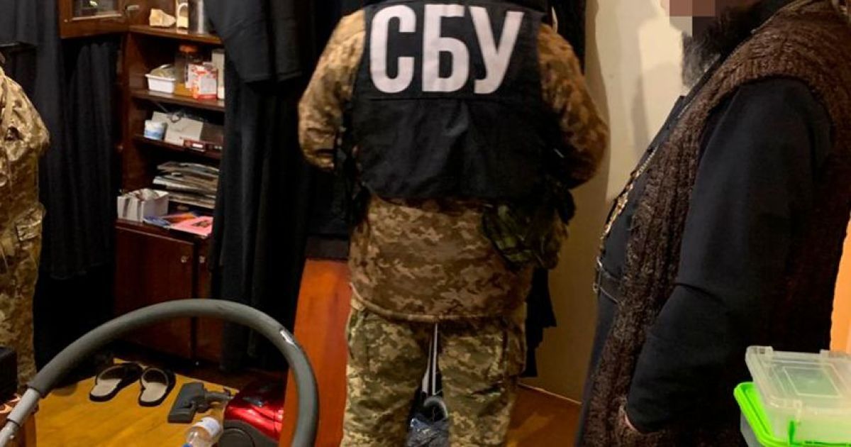 "Вчення про сатанізм", нацистська символіка та інше: СБУ провела обшуки в єпархіях УПЦ (МП) у трьох областях
