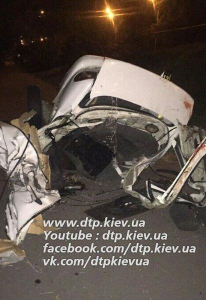 Жуткая ночная авария на окраине Киева: авто разорвало на части, погибли четверо мужчин