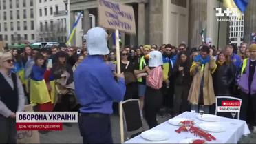 У Берліні із символікою СРСР вимагали капітуляції України