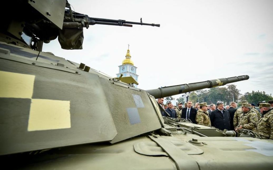 Порошенко открыл выставку военной техники "Сила нескорених" / © Facebook / Петр Порошенко