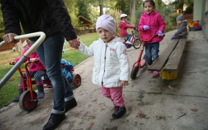 Киевляне возмущены непонятным движением электронной очереди в детсады