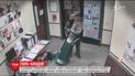 В Калифорнии мужчина пытался украсть автомат с жевательными резинками из приюта для животных