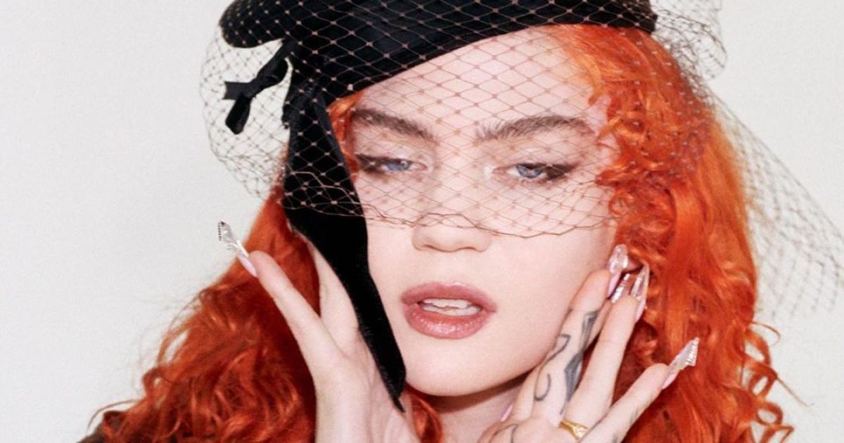 Певица Grimes намекнула на беременность от Илона Маска, обнародовав фото с беременным животом