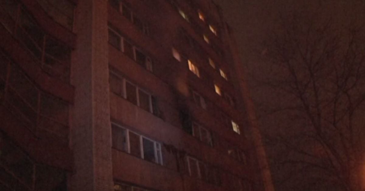 Во Львове масштабно горело общежитие, спасатели эвакуировали десятки людей