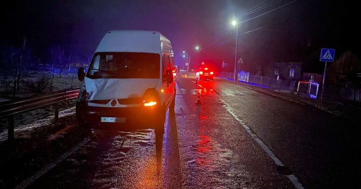 Во Львовской области бус насмерть сбил мужчину: фото и подробности