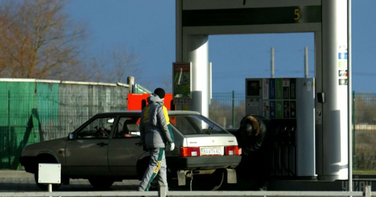 Сколько стоит заправить авто на АЗС. Средние цены на вторник