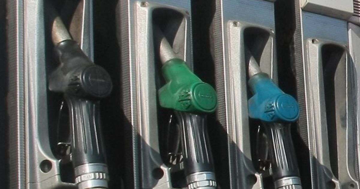 Скільки коштує заправити авто на АЗС. Середні ціни на 3 серпня