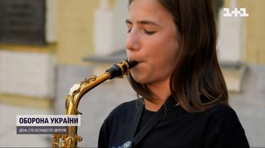 З патріотичною музикою через рашистські блокпости: історія 13-річного саксофоніста з Херсонщини