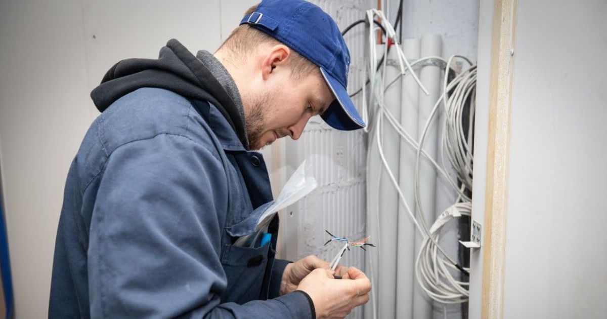 У Києві 650 укриттів вже підключили до Wi-Fi
