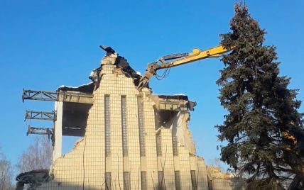 В Киеве снесли старый кинотеатр, чтобы построить ТРЦ