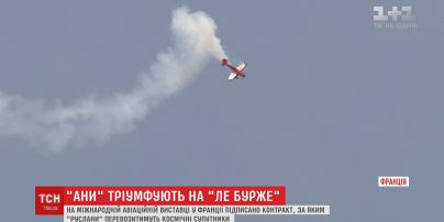 В Париже украинские пилоты продемонстрировали уникальные возможности нового самолета Ан-132