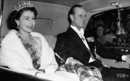Цей день в історії: два ретрофото королеви Єлизавети II і її чоловіка принца Філіпа