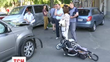 На Сырце водитель джипа сбил коляску с ребенком
