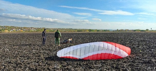 Українець перелетів кордон із Молдовою на мотопараплані: що сталося далі