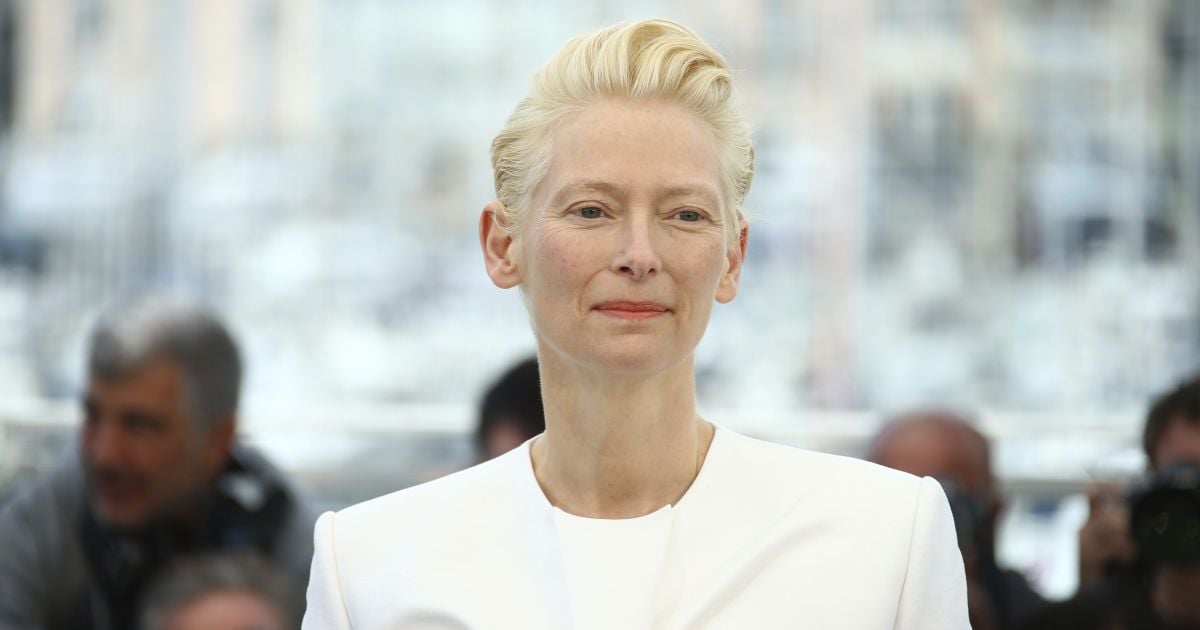 59-летняя Тильда Суинтон с бешеным мейком снялась для украинского глянца
