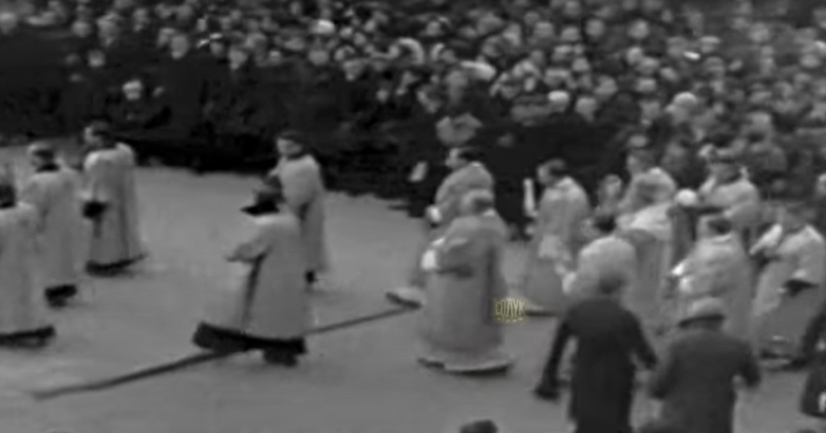 У США відшукали унікальні кадри, як у Львові 1937 року на площі Ринок святкували Водохреще: відео