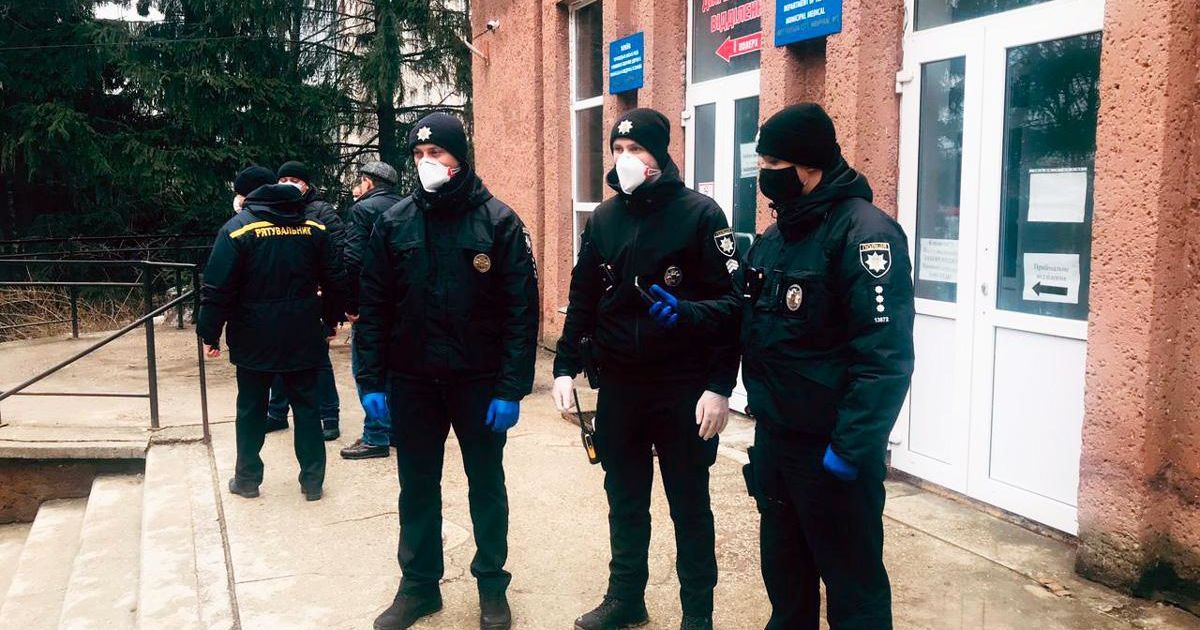 Міг задихнутися: подробиці про смертельну пожежу в лікарні в Чернівцях, де перебували COVID-пацієнти