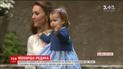 Елизавета II прилетела к внукам на вертолете