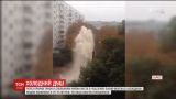 В Харькове из-за прорыва трубы образовался фонтан высотой 15 метров
