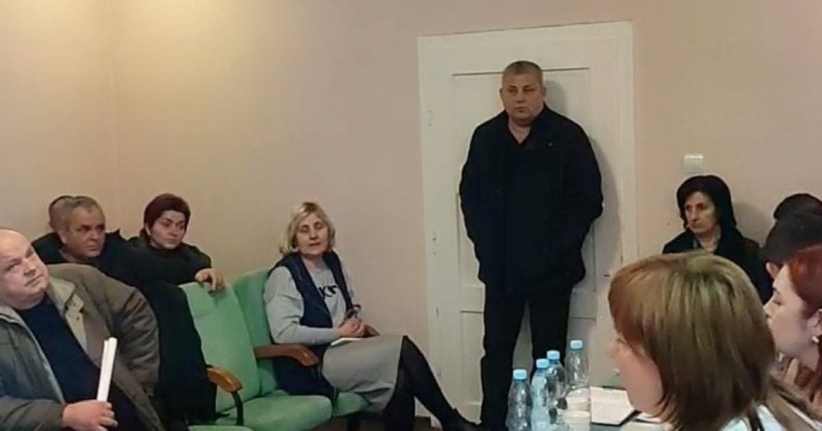 Сергей Батрин в Керецковском сельсовете перед подрывом гранат/Скриншот
