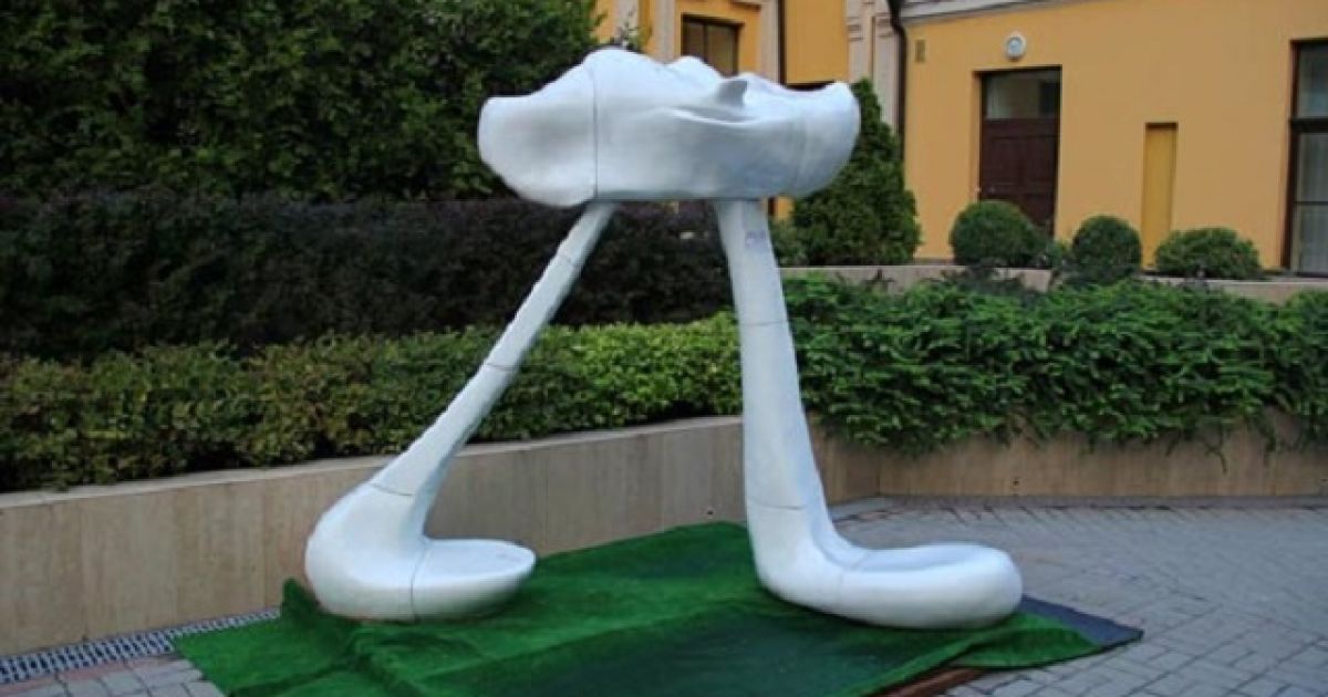 Скульптура "Облако, которое гуляет"