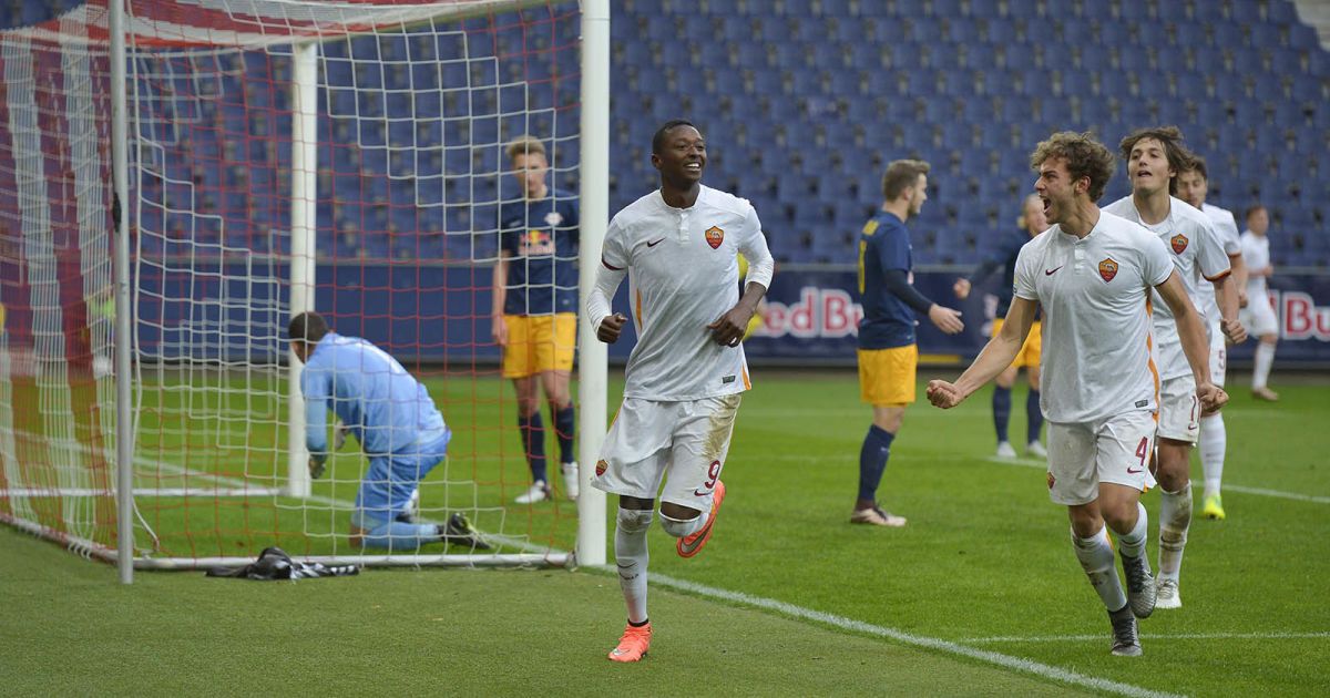 Момент матча "Зальцбург" - "Рома"