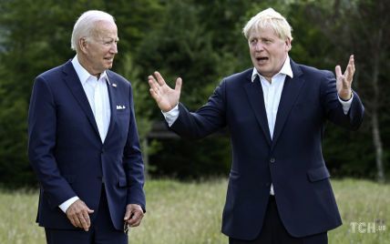 Объятия Байдена с Макроном и забавная мимика Бориса Джонсона: саммит G7 в фотографиях