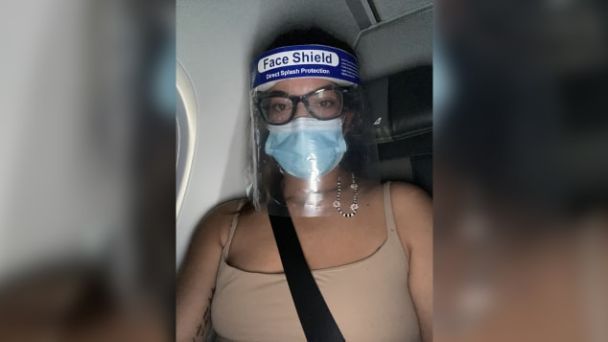 Женщина на борту самолета получила положительный тест