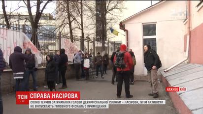 Роман Насиров провел ночь в зале суда под одеялом