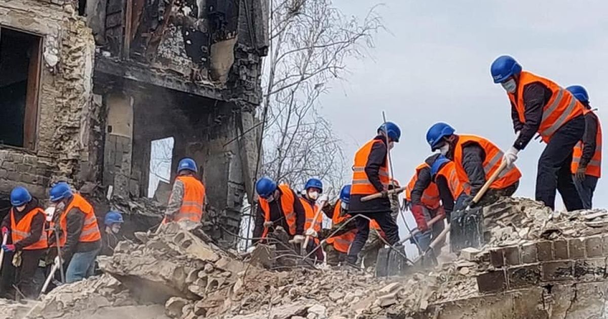 Прагнуть допомагати: в Україні люди масово записуються в добровольці-рятувальники