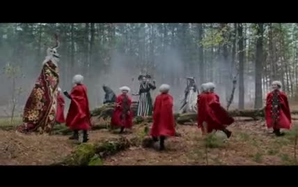 ONUKA у новому кліпі влаштувала танці з "дітьми-клонами" та опудалами посеред лісу