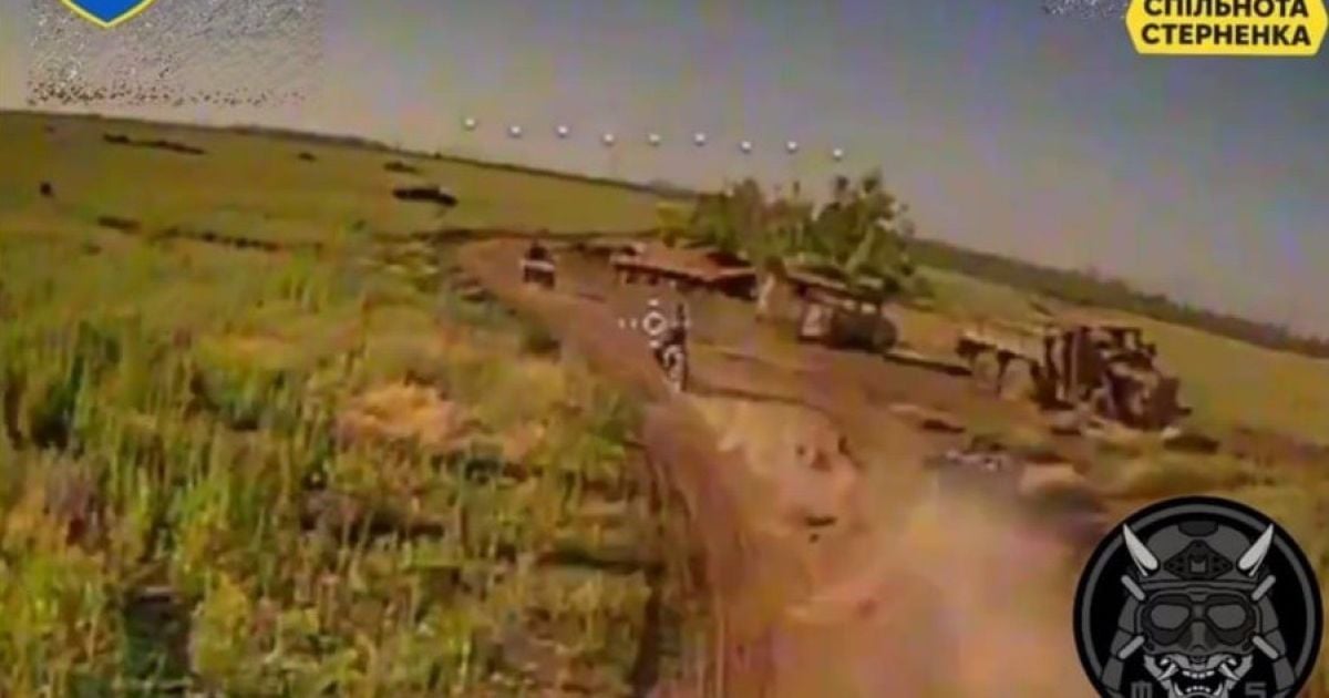 Российская машина командира батареи 1В18 "Клен-1" попала в поле зрения украинского FPV-дрона