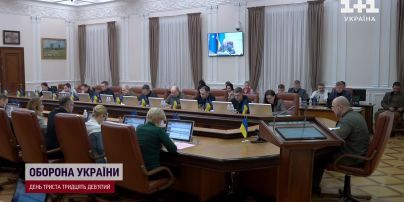 Кабмін заборонив чиновникам виїзд за межі України без поважної причини